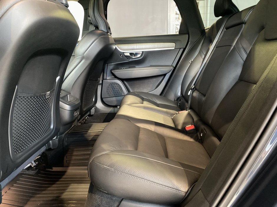 2022 Volvo V90 Cross Country B6 AWD-17