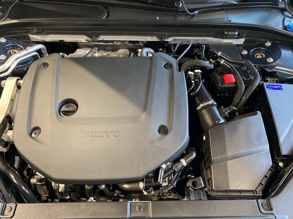 2022 Volvo V90 Cross Country B6 AWD-25