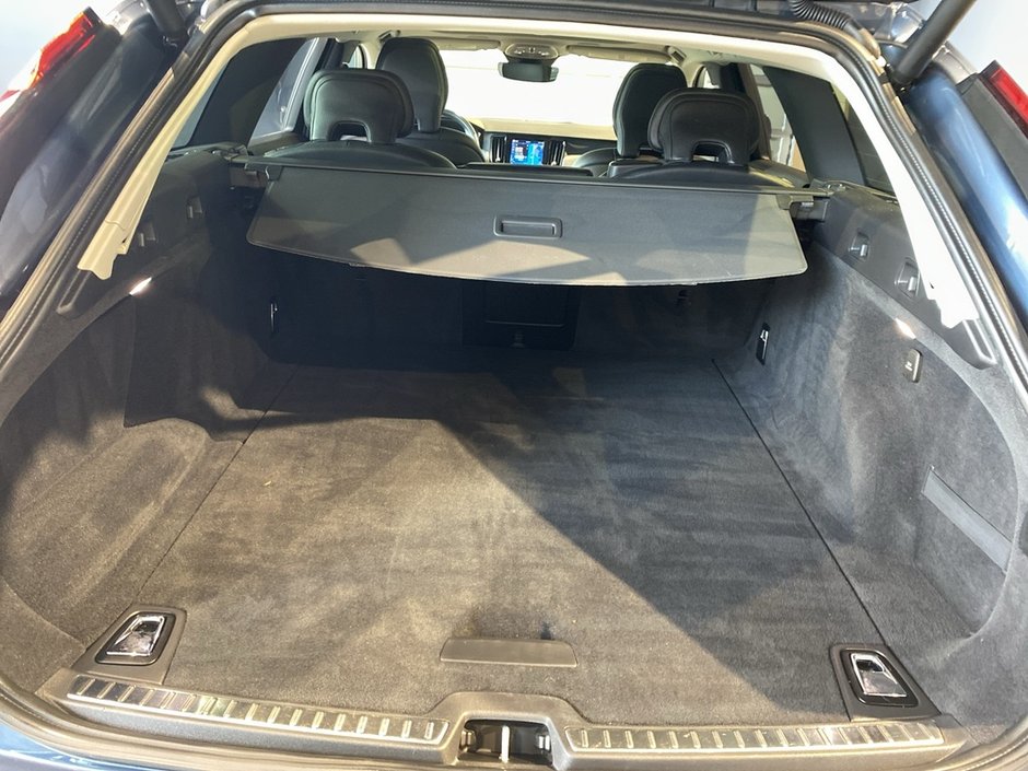 2022 Volvo V90 Cross Country B6 AWD-19