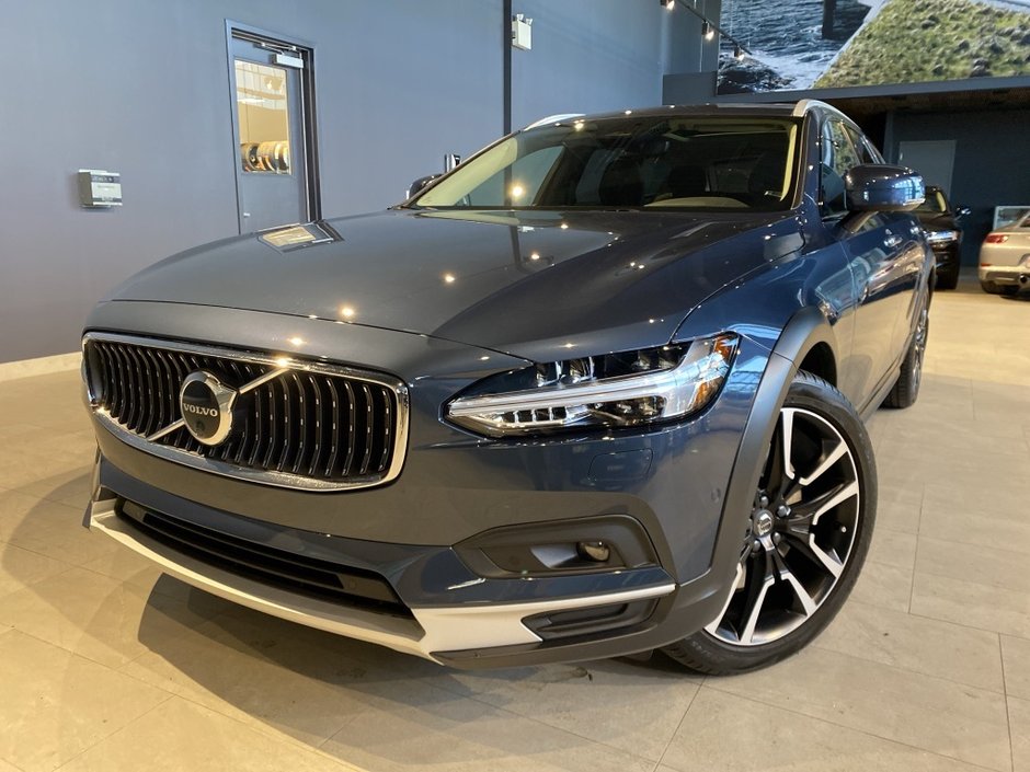 2023 Volvo V90 Cross Country B6 AWD Ultimate-0