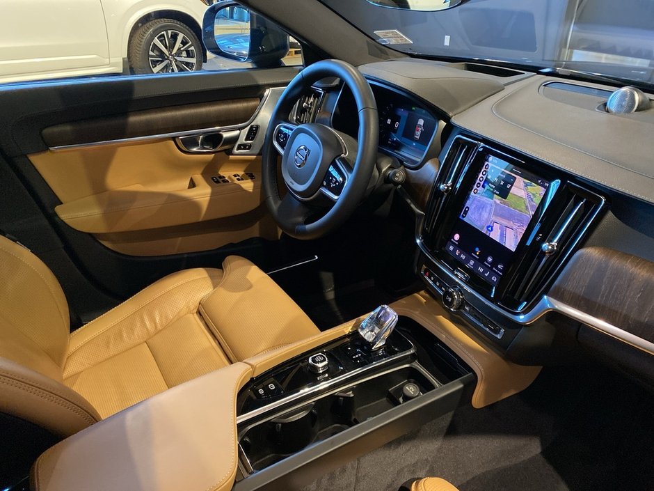 2023 Volvo V90 Cross Country B6 AWD Ultimate-24