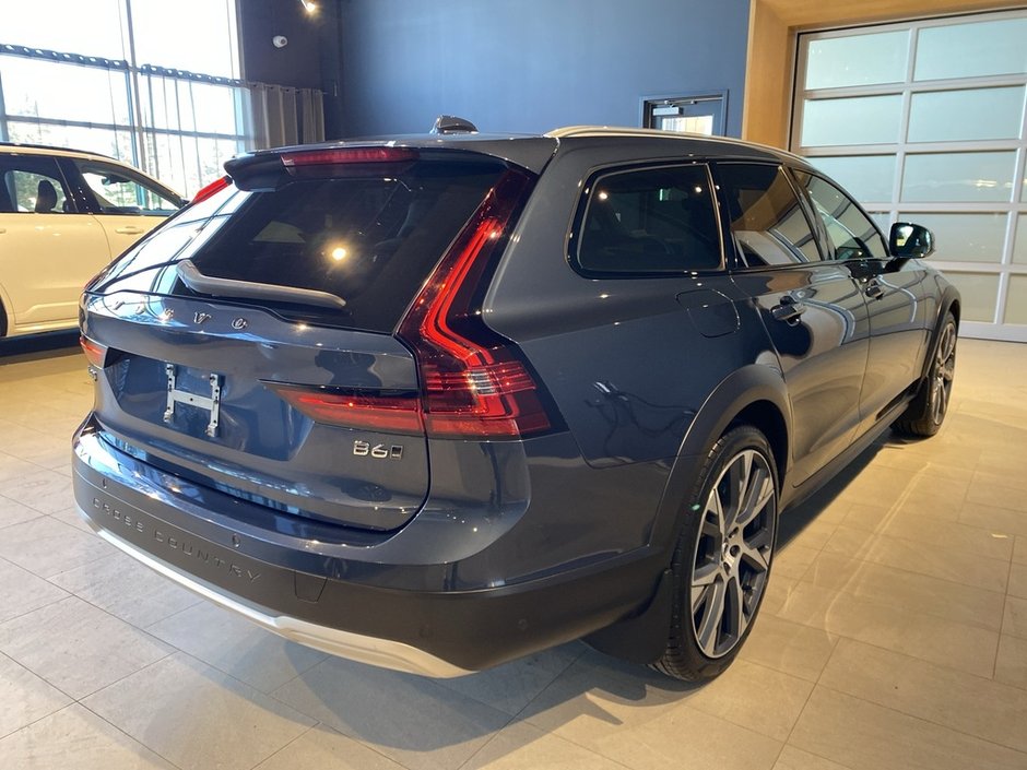 2023 Volvo V90 Cross Country B6 AWD Ultimate-4