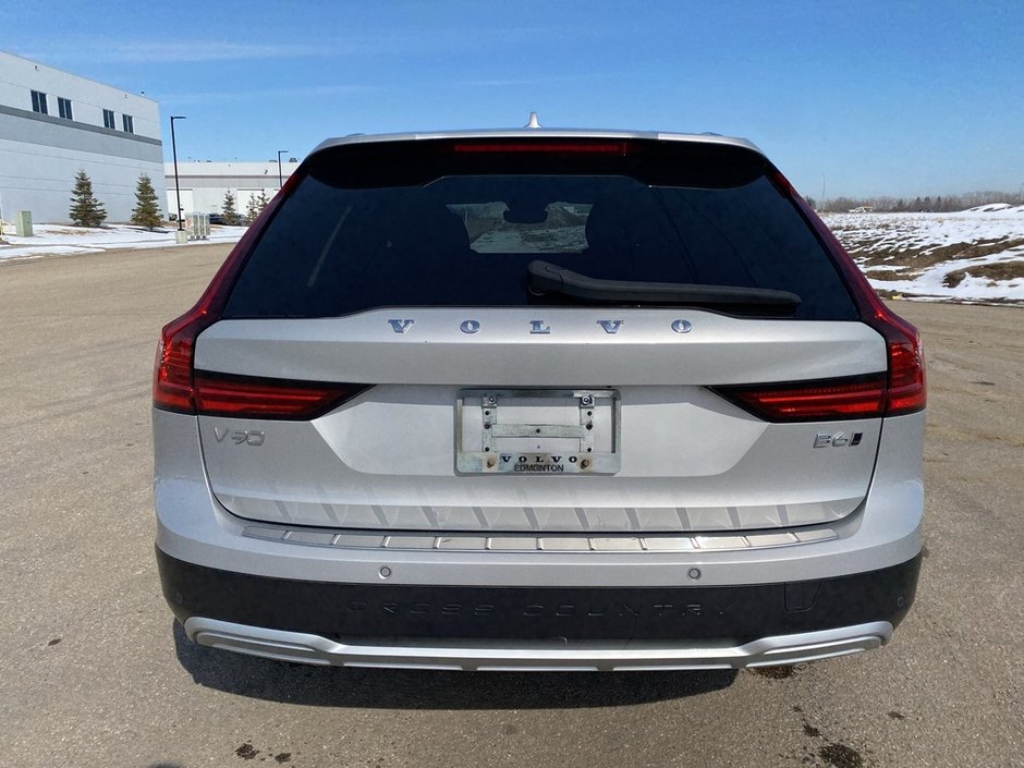 2023 Volvo V90 Cross Country B6 AWD Ultimate-3