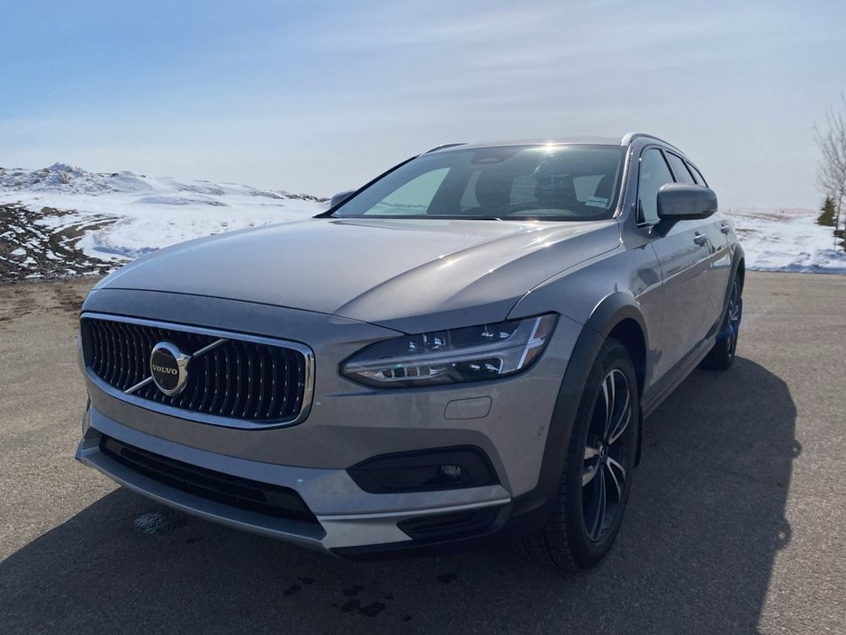 2023 Volvo V90 Cross Country B6 AWD Ultimate-0