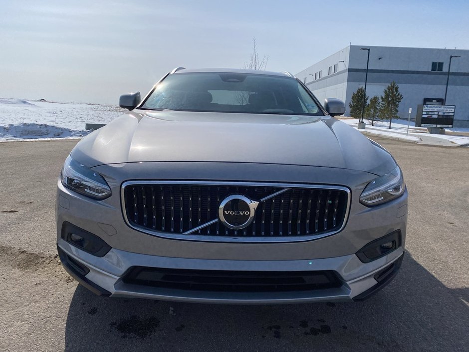 2023 Volvo V90 Cross Country B6 AWD Ultimate-1