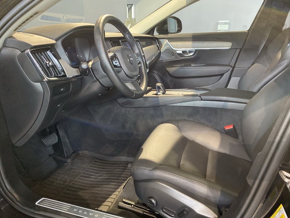 2025 Volvo V90 Cross Country B6 AWD Plus-9