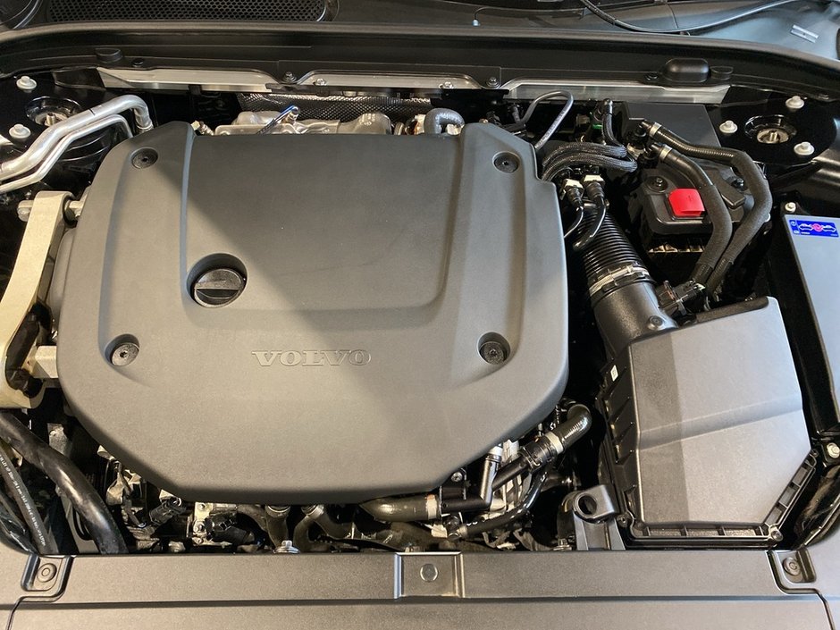 2025 Volvo V90 Cross Country B6 AWD Plus-25