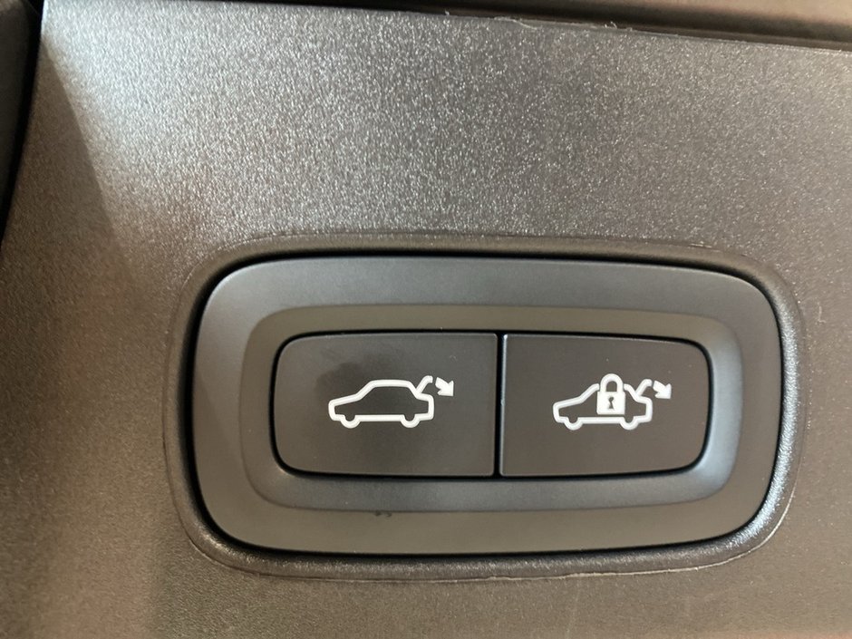 2025 Volvo V90 Cross Country B6 AWD Plus-20