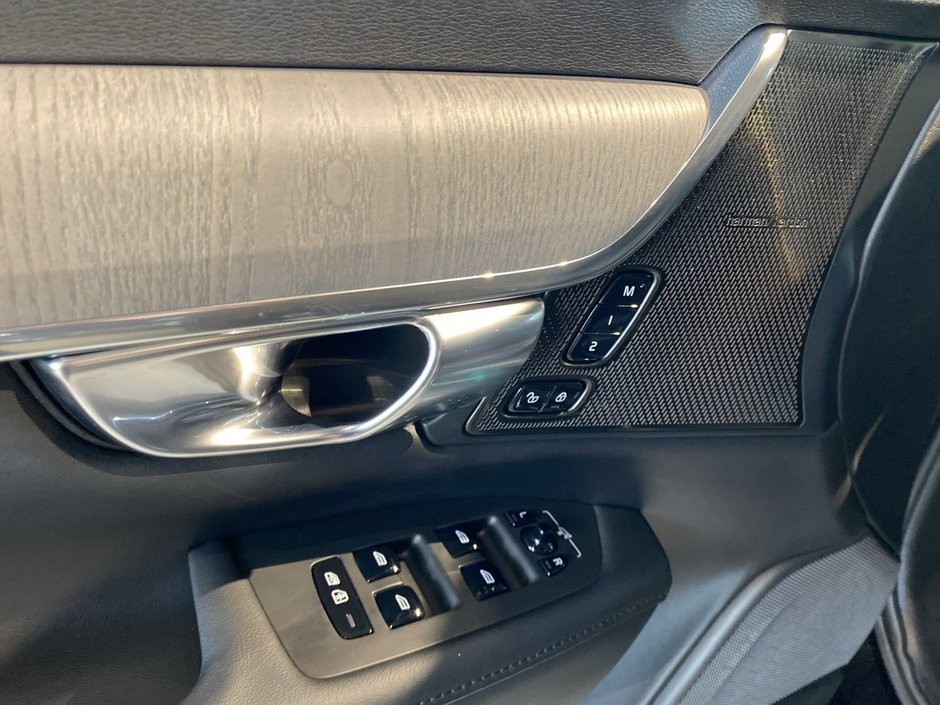 2025 Volvo V90 Cross Country B6 AWD Plus-11