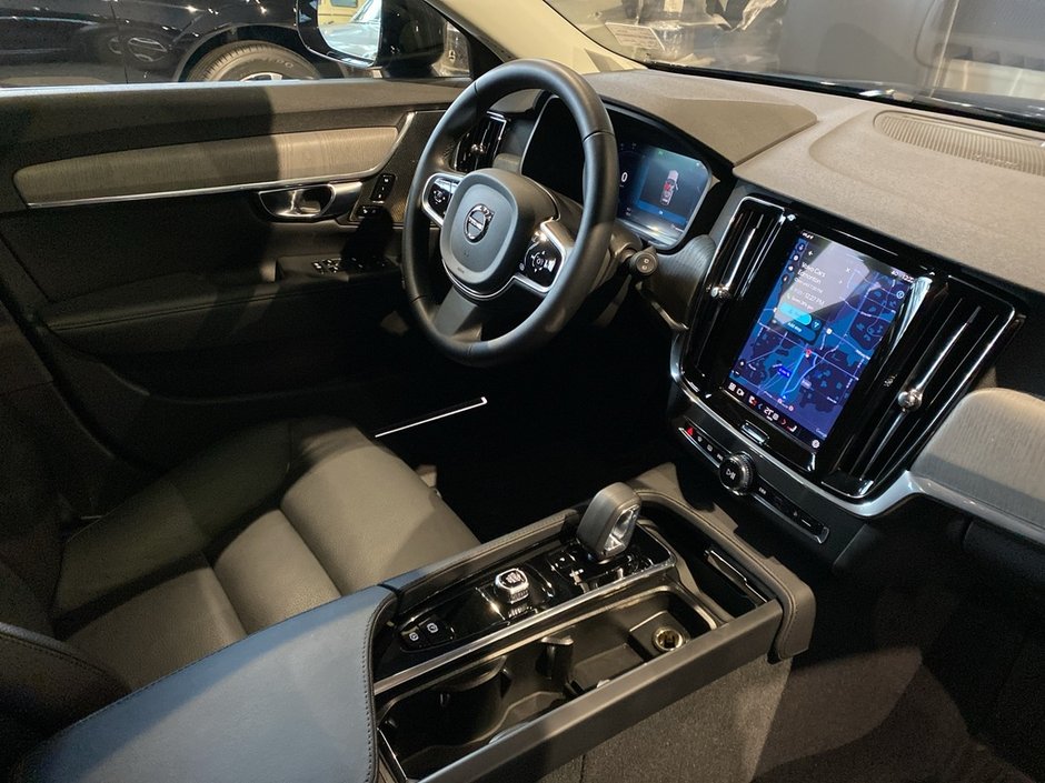 2025 Volvo V90 Cross Country B6 AWD Plus-23