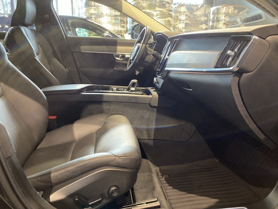 2025 Volvo V90 Cross Country B6 AWD Plus-22