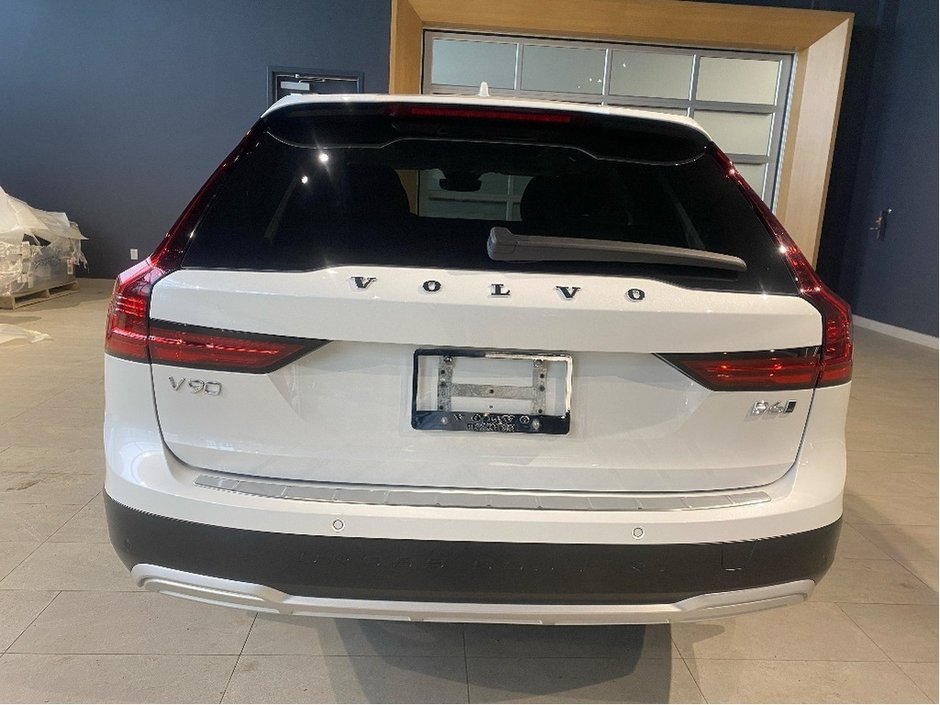 2025 Volvo V90 Cross Country B6 AWD Ultra-3