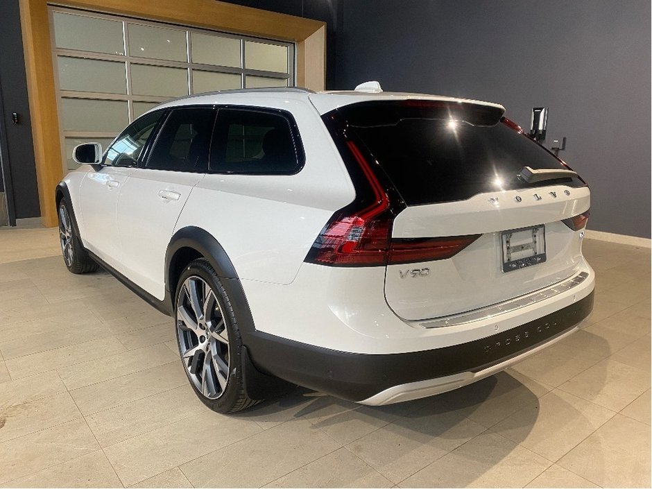 2025 Volvo V90 Cross Country B6 AWD Ultra-2