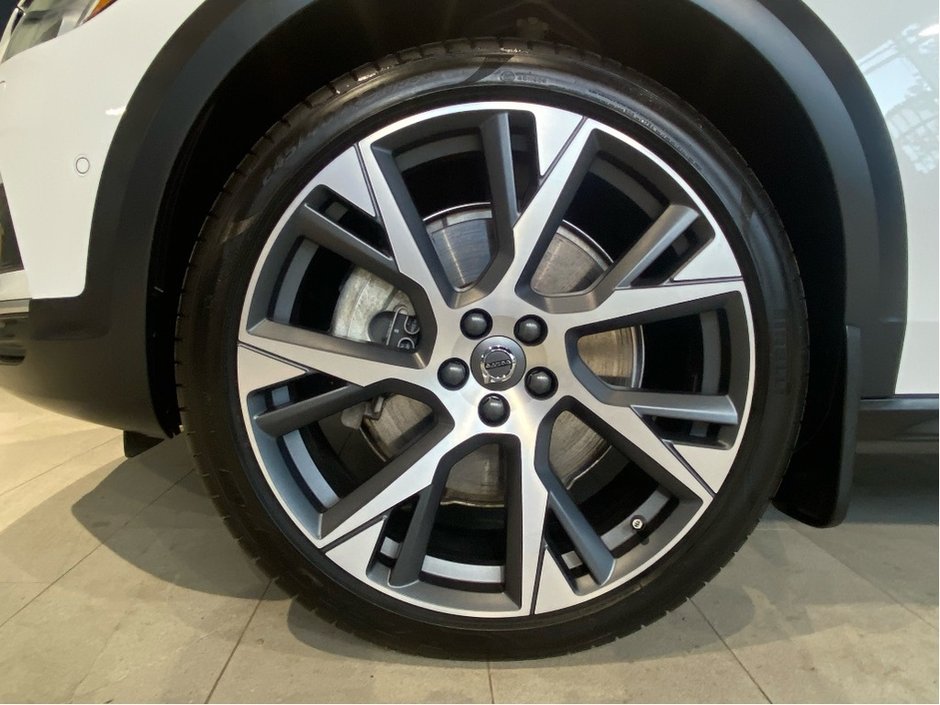 2025 Volvo V90 Cross Country B6 AWD Ultra-6