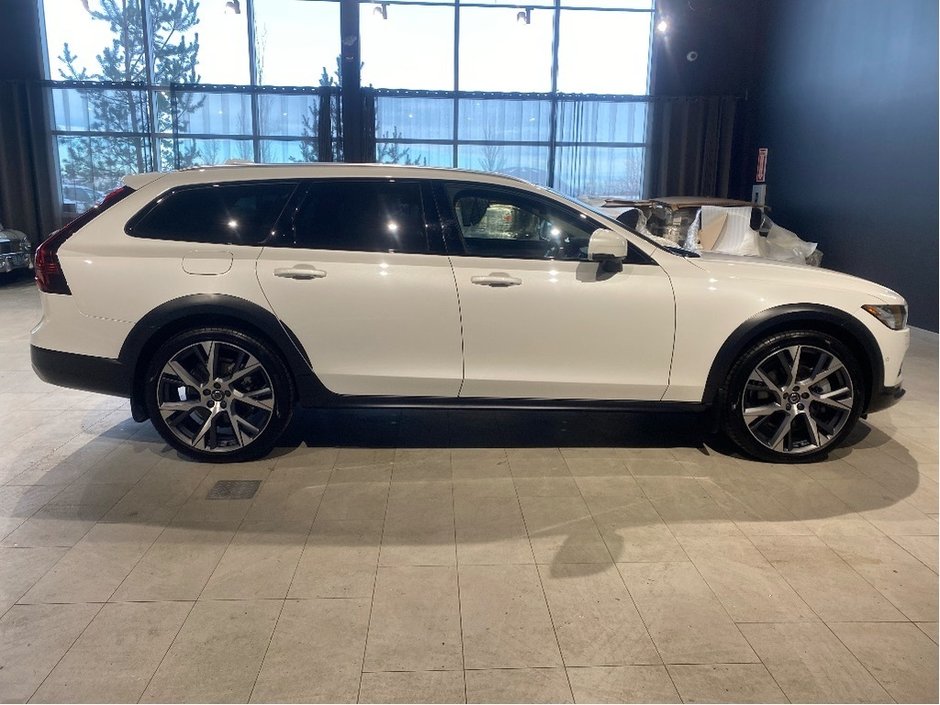 2025 Volvo V90 Cross Country B6 AWD Ultra-4