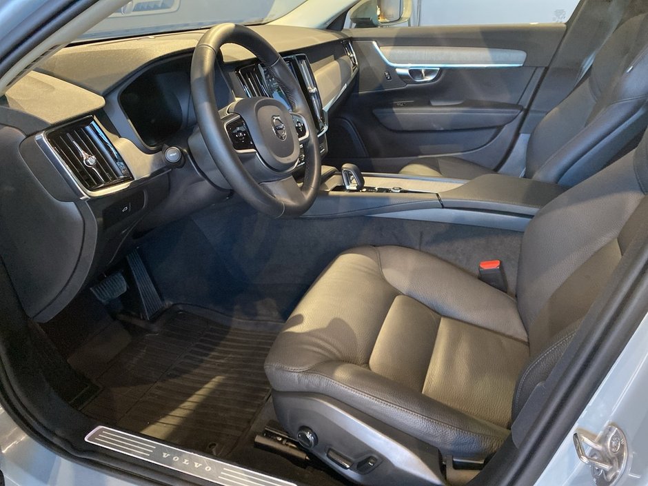 2025 Volvo V90 Cross Country B6 AWD Plus-9