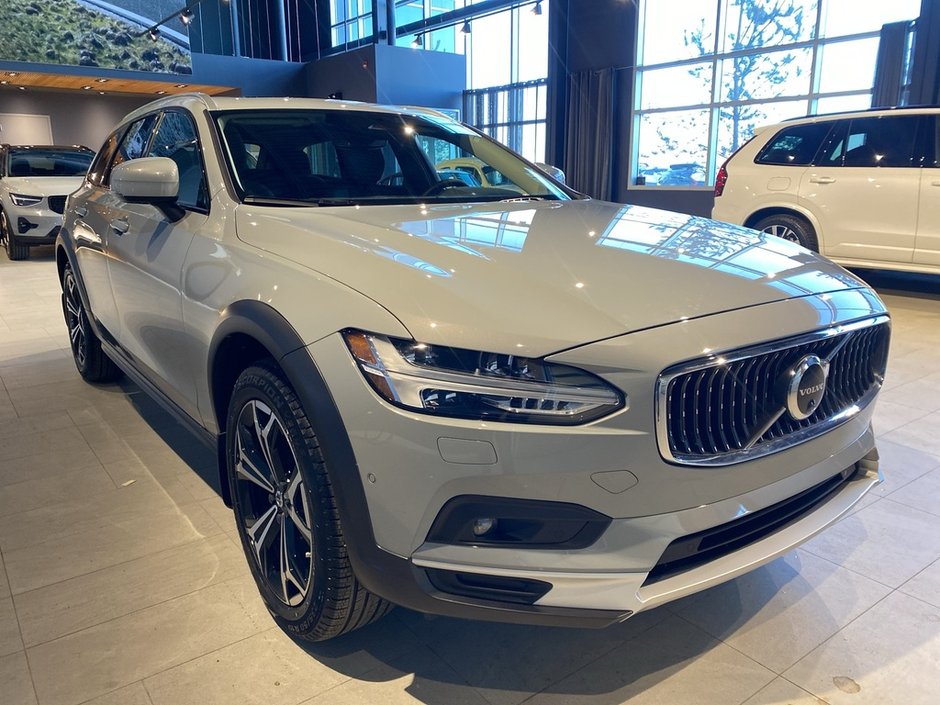 2025 Volvo V90 Cross Country B6 AWD Plus-6