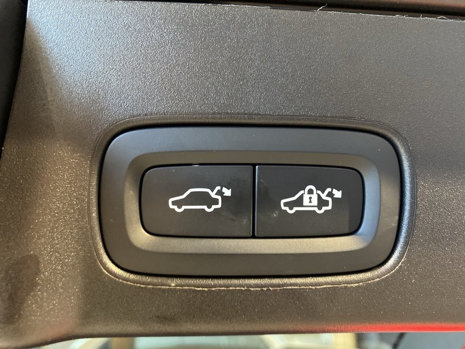 2025 Volvo V90 Cross Country B6 AWD Plus-20