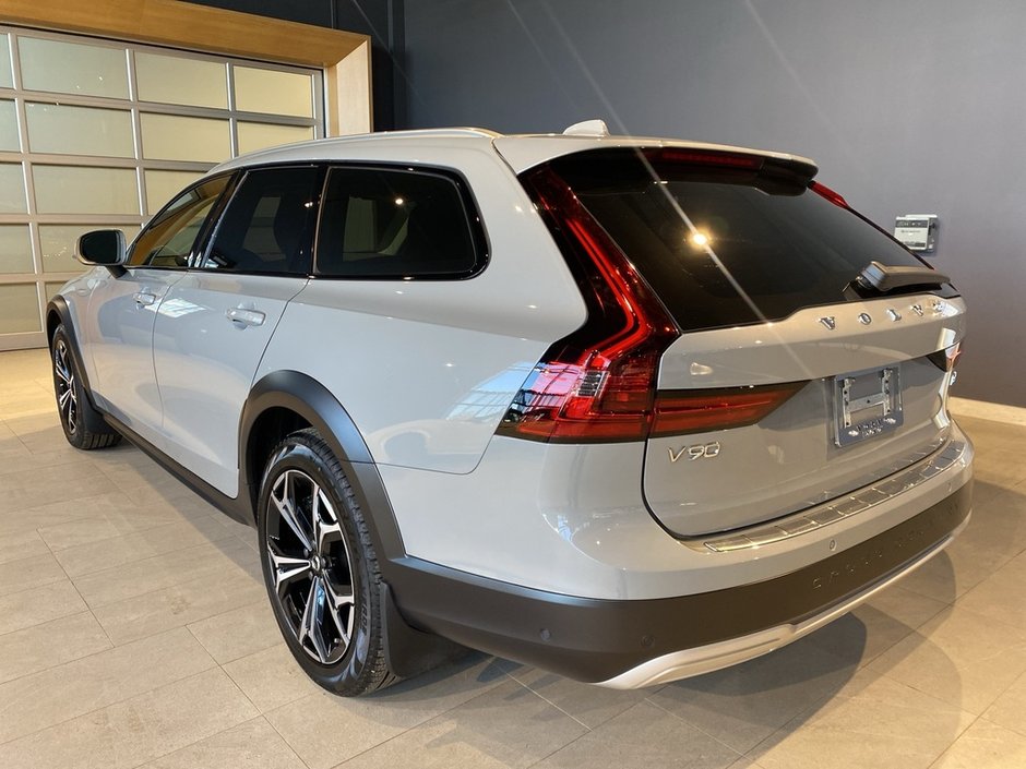 2025 Volvo V90 Cross Country B6 AWD Plus-2