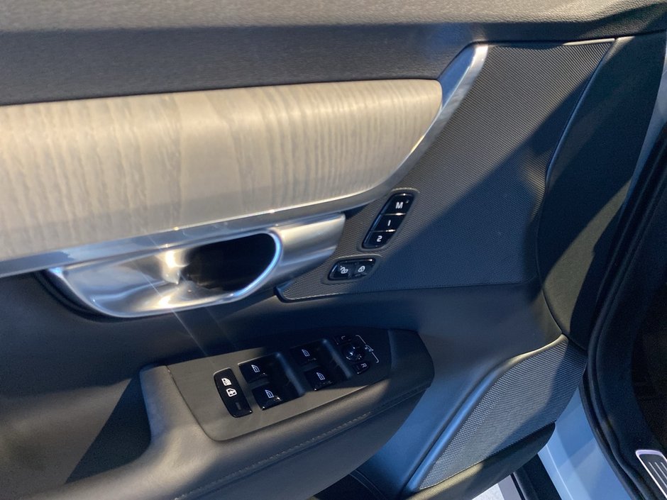 2025 Volvo V90 Cross Country B6 AWD Plus-11