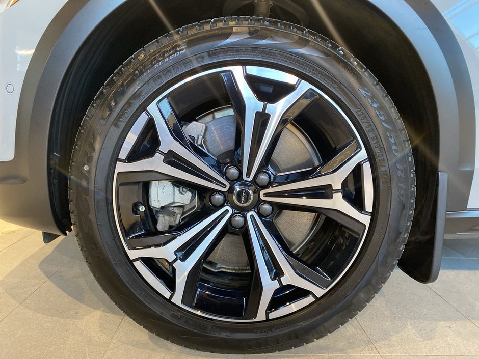 2025 Volvo V90 Cross Country B6 AWD Plus-8