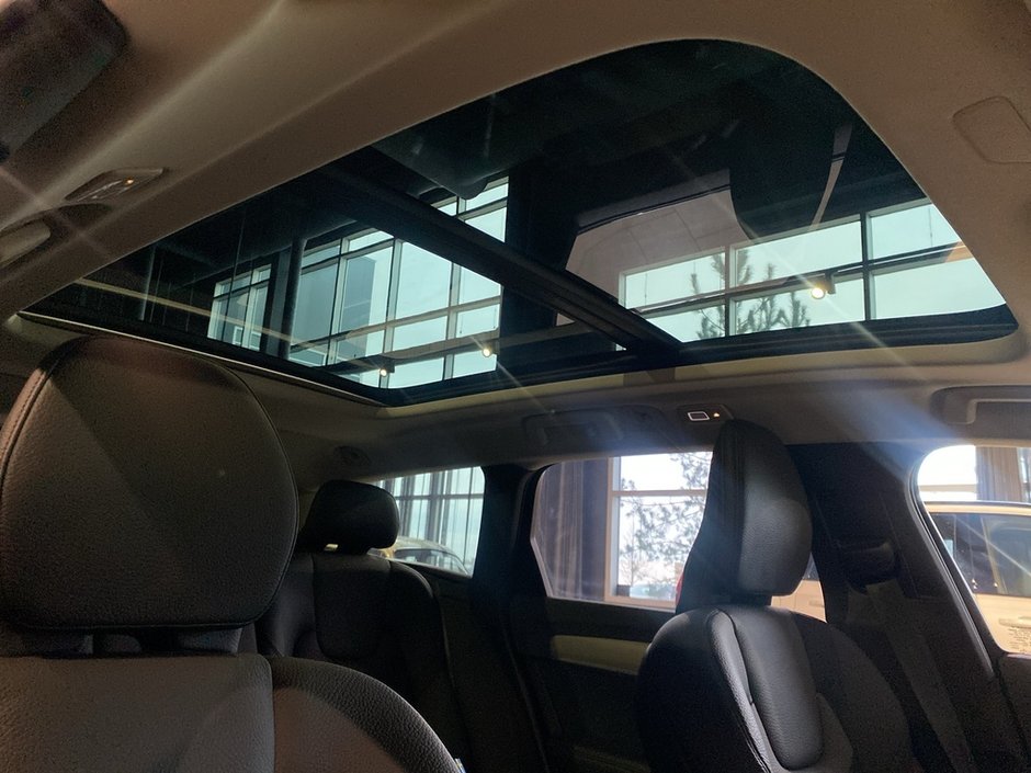 2025 Volvo V90 Cross Country B6 AWD Plus-24