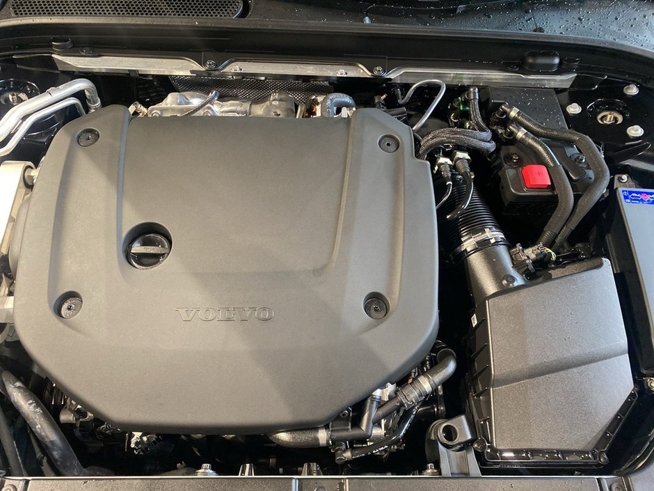 2025 Volvo V90 Cross Country B6 AWD Plus-25