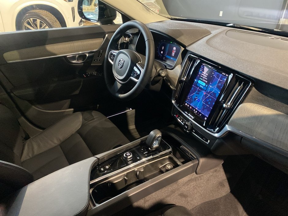 2025 Volvo V90 Cross Country B6 AWD Plus-23