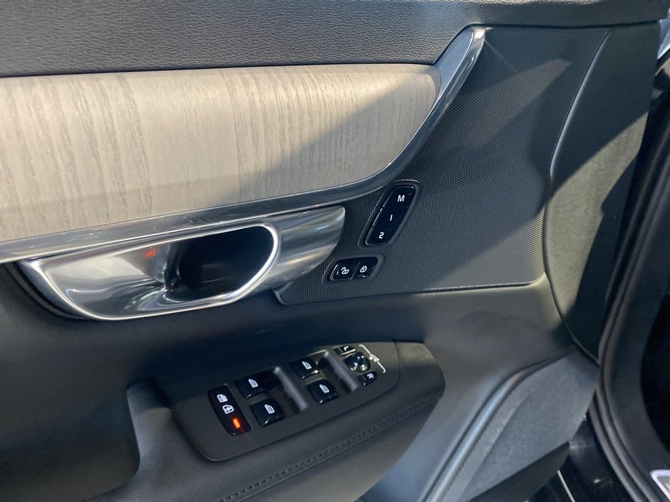 2025 Volvo V90 Cross Country B6 AWD Plus-11