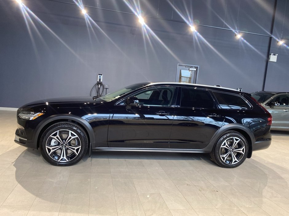 2025 Volvo V90 Cross Country B6 AWD Plus-1