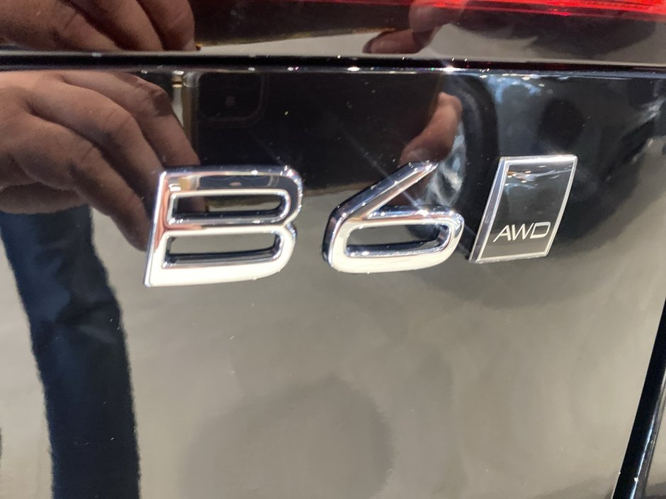 2025 Volvo V90 Cross Country B6 AWD Plus-26