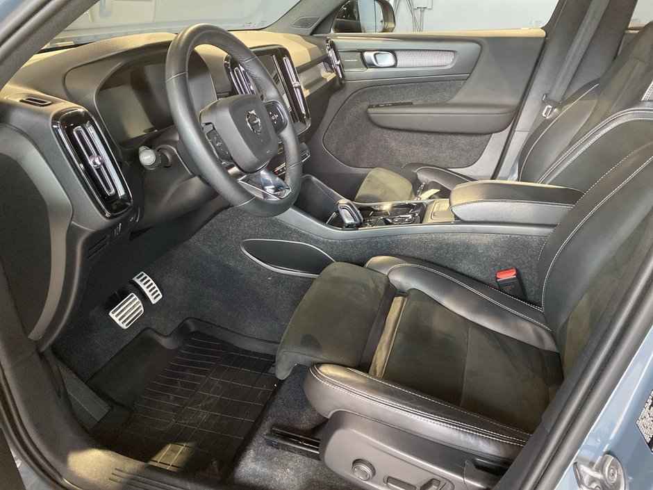 2022 Volvo XC40 T5 AWD R-Design-9