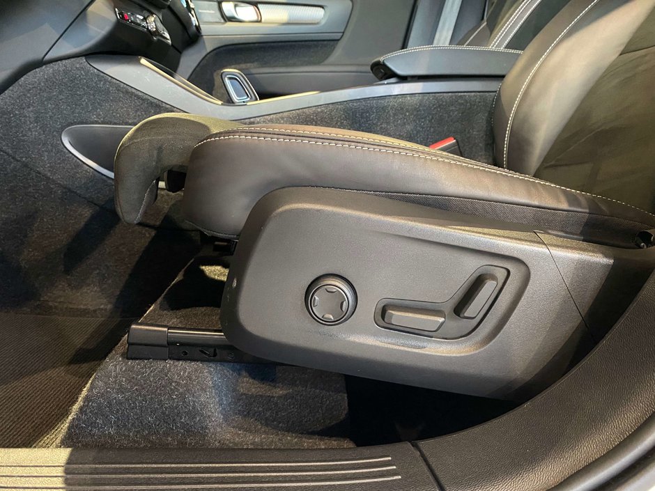 2022 Volvo XC40 T5 AWD R-Design-13