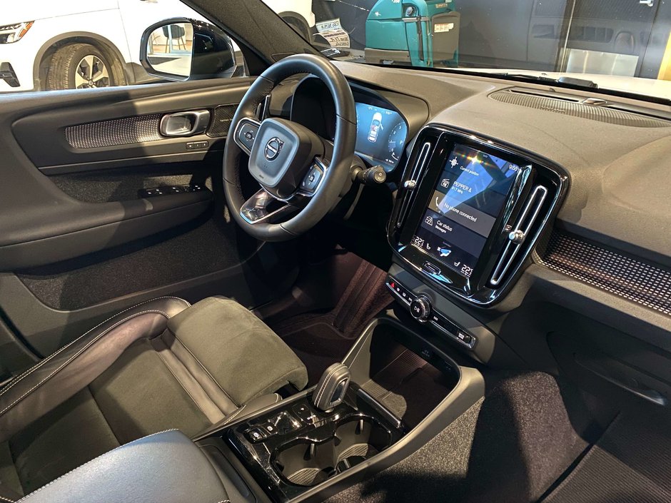 2022 Volvo XC40 T5 AWD R-Design-23
