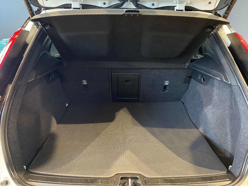 2022 Volvo XC40 T5 AWD R-Design-19