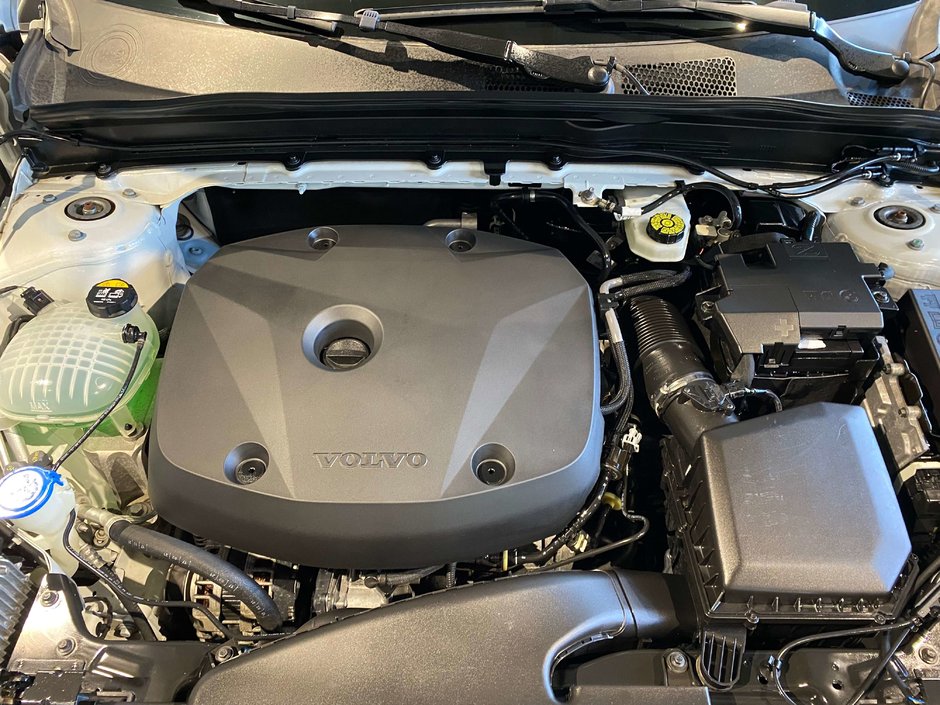 2022 Volvo XC40 T5 AWD R-Design-25