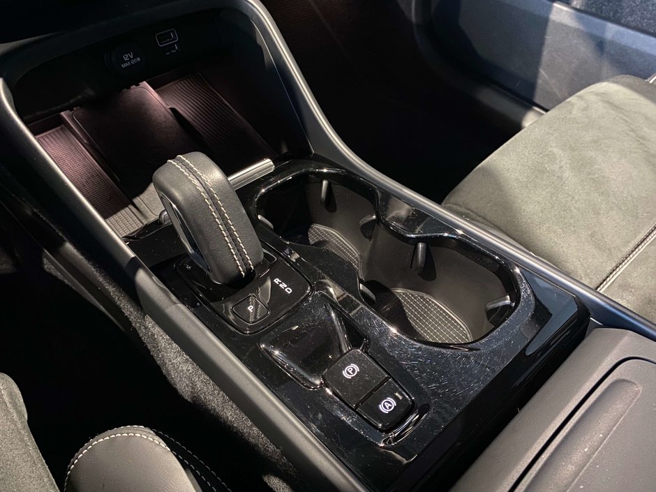 2022 Volvo XC40 T5 AWD R-Design-12