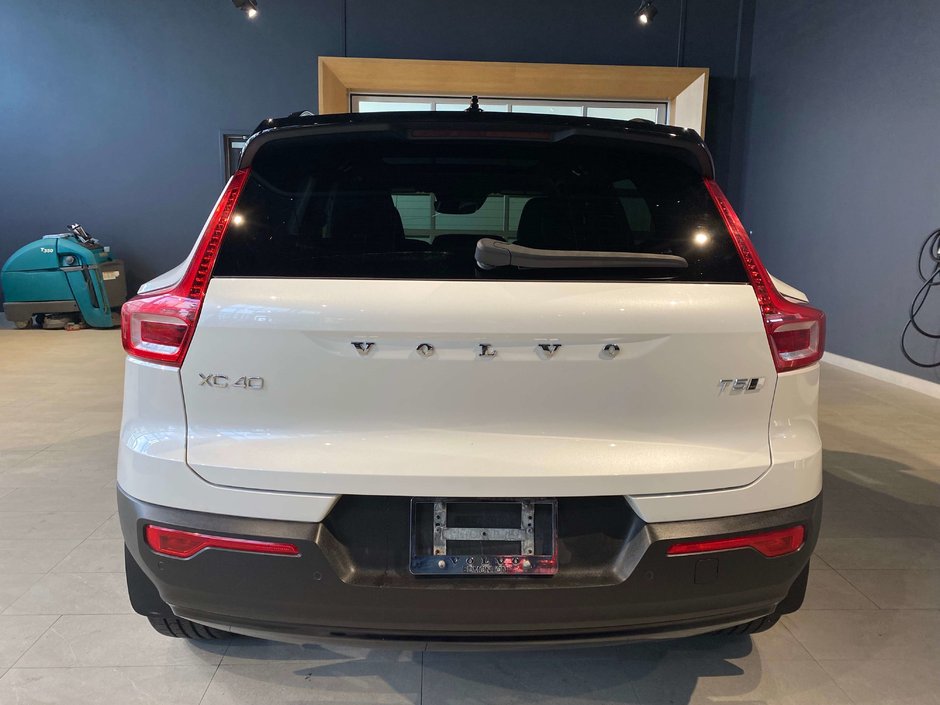 2022 Volvo XC40 T5 AWD R-Design-3