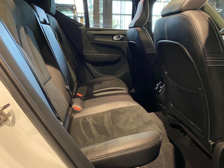 2022 Volvo XC40 T5 AWD R-Design-21