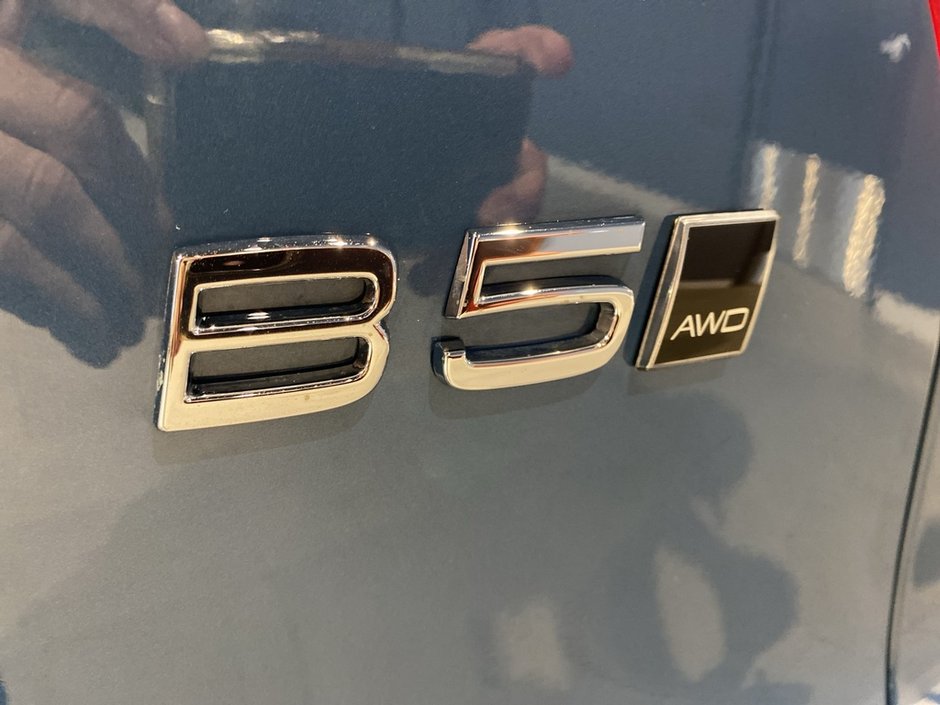 2023 Volvo XC40 B5 AWD Ultimate - Dark-26