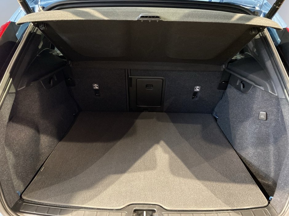 2023 Volvo XC40 B5 AWD Ultimate - Dark-19