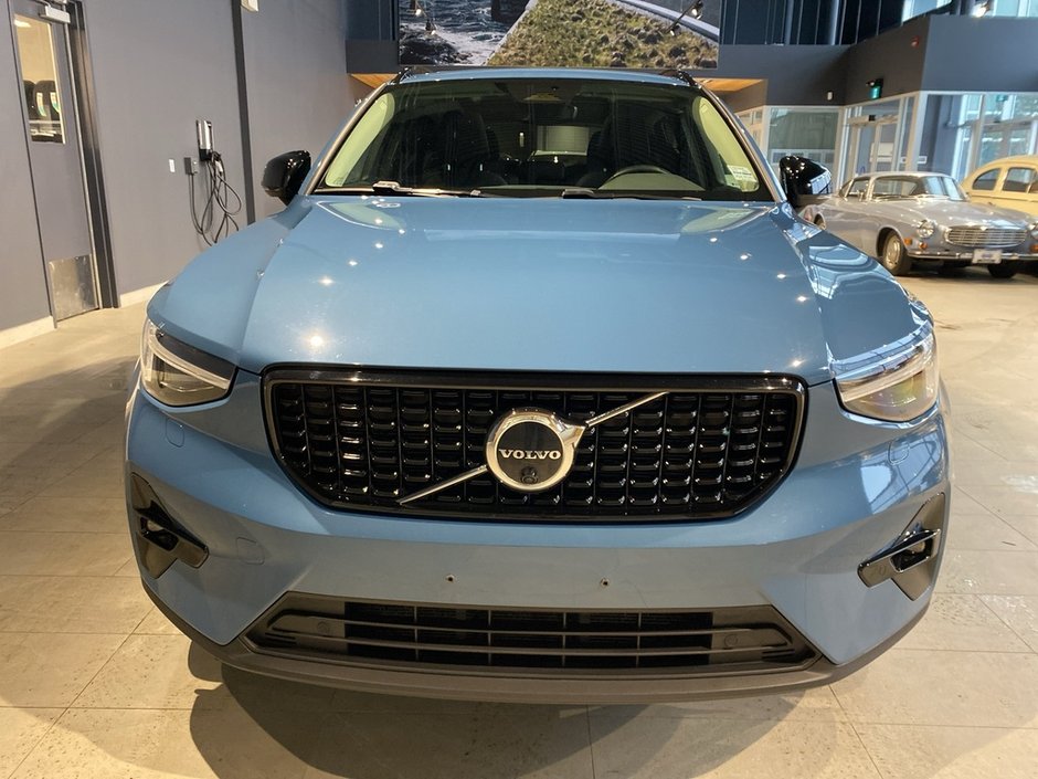 2023 Volvo XC40 B5 AWD Ultimate - Dark-7