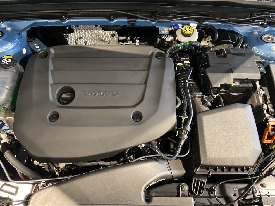 2023 Volvo XC40 B5 AWD Ultimate - Dark-25