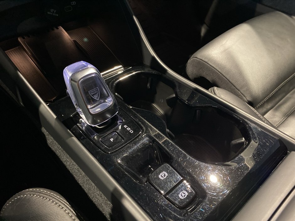 2023 Volvo XC40 B5 AWD Ultimate - Dark-12