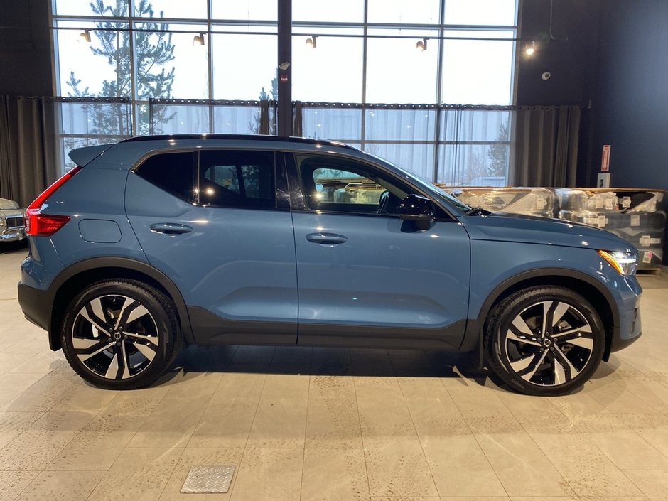 2023 Volvo XC40 B5 AWD Ultimate - Dark-5