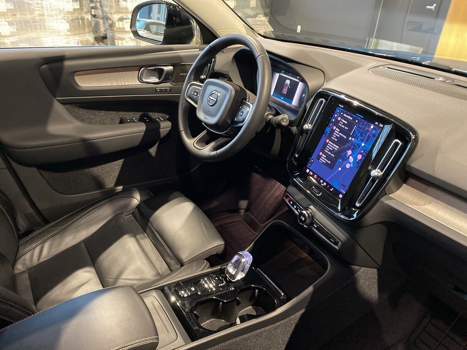 2023 Volvo XC40 B5 AWD Ultimate - Dark-23