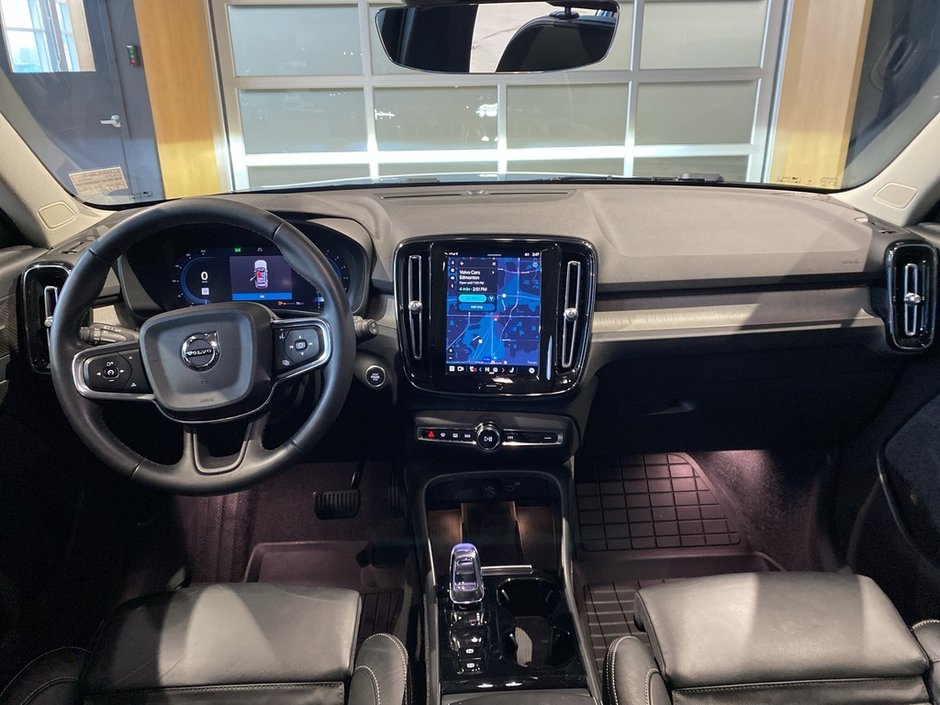 2023 Volvo XC40 B5 AWD Ultimate - Dark-10