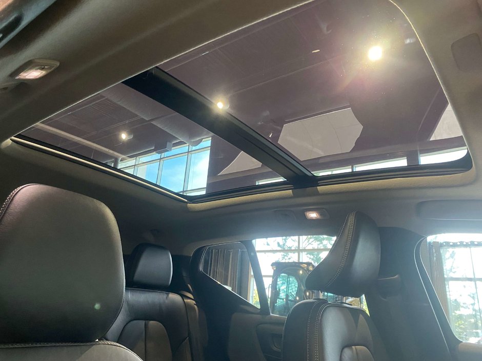 2023 Volvo XC40 B5 AWD Ultimate - Bright-23