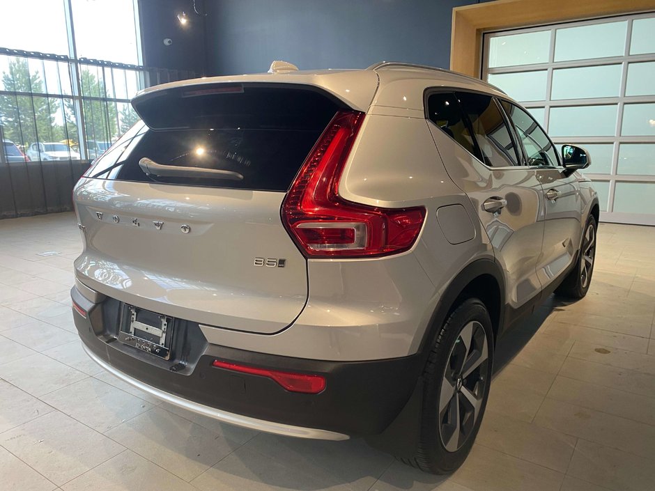 2023 Volvo XC40 B5 AWD Ultimate - Bright-2