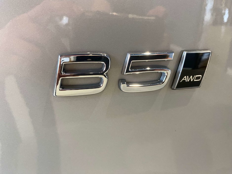 2023 Volvo XC40 B5 AWD Ultimate - Bright-25
